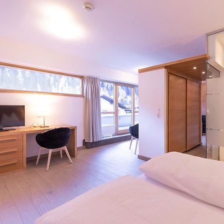 Quality Hosts Arlberg - Hotel Goldenes Kreuz B&B Sankt Anton am Arlberg Exterior photo