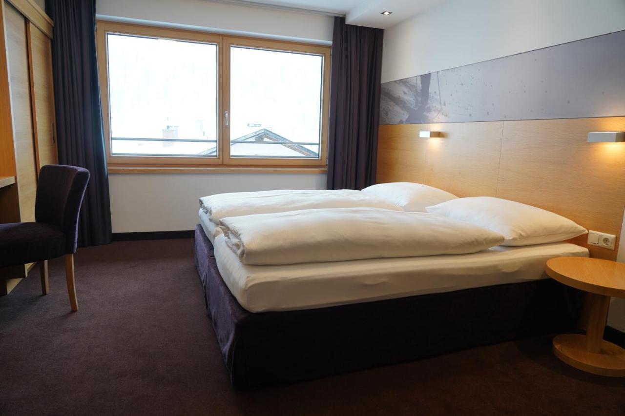 Quality Hosts Arlberg - Hotel Goldenes Kreuz B&B Sankt Anton am Arlberg Exterior photo