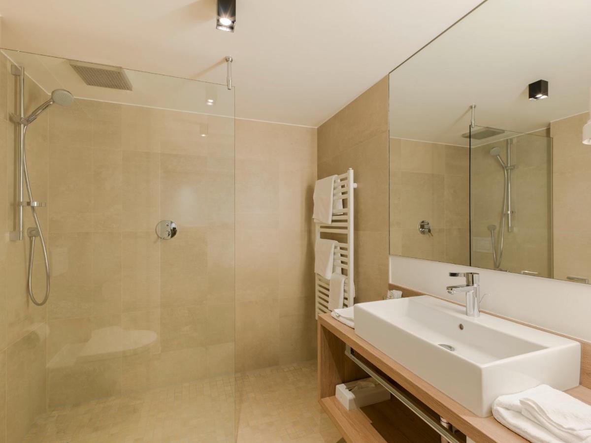 Quality Hosts Arlberg - Hotel Goldenes Kreuz B&B Sankt Anton am Arlberg Exterior photo