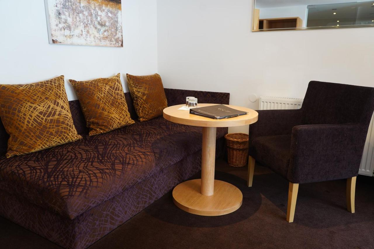 Quality Hosts Arlberg - Hotel Goldenes Kreuz B&B Sankt Anton am Arlberg Exterior photo