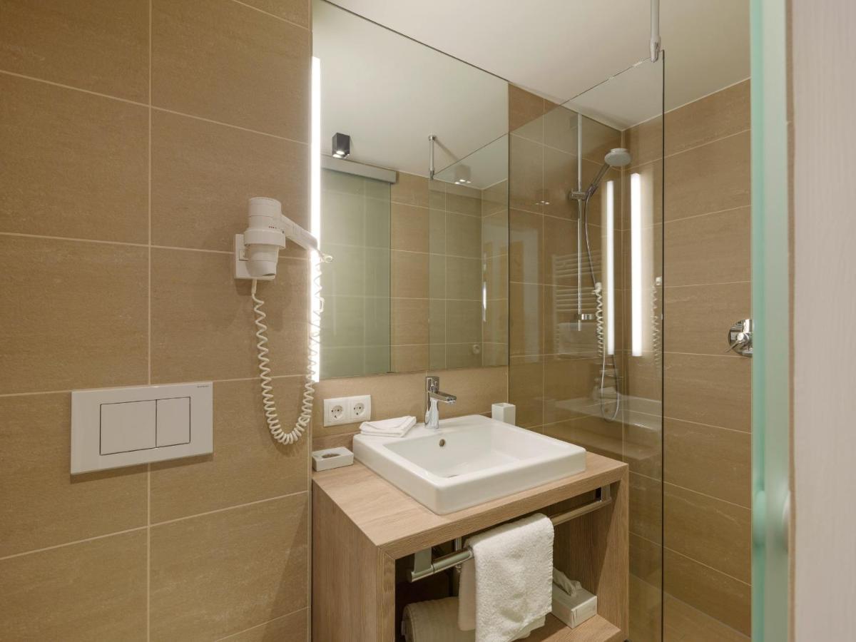 Quality Hosts Arlberg - Hotel Goldenes Kreuz B&B Sankt Anton am Arlberg Exterior photo