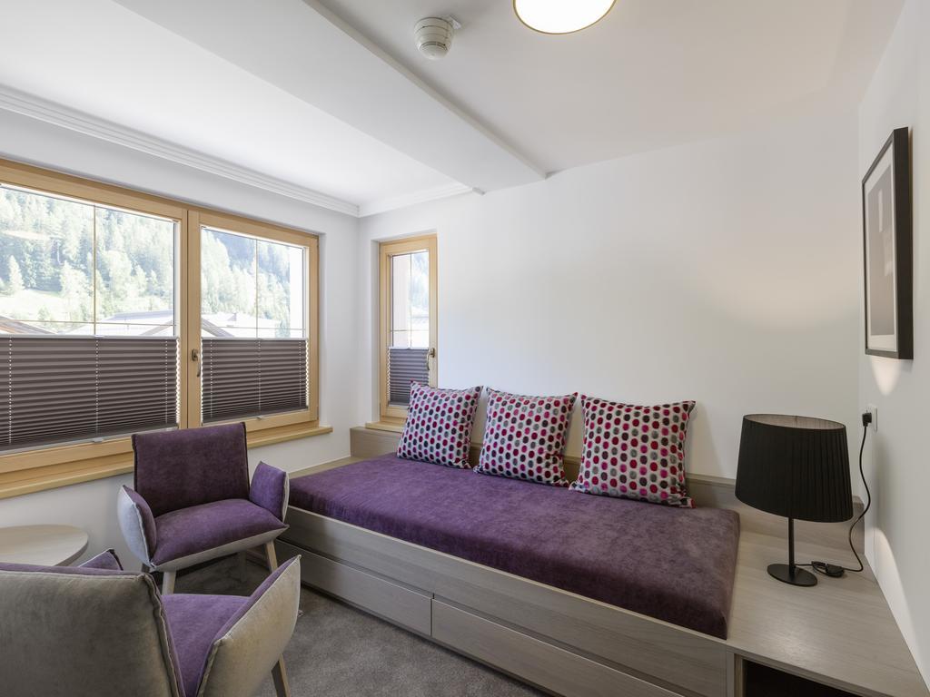 Quality Hosts Arlberg - Hotel Goldenes Kreuz B&B Sankt Anton am Arlberg Room photo