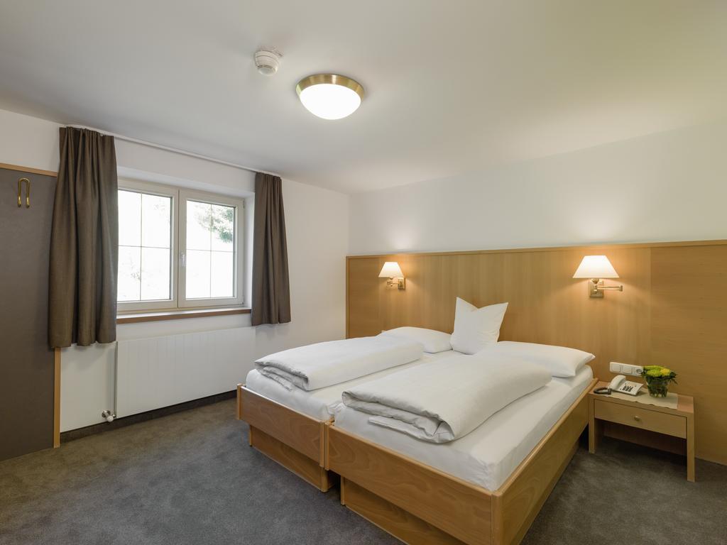 Quality Hosts Arlberg - Hotel Goldenes Kreuz B&B Sankt Anton am Arlberg Room photo