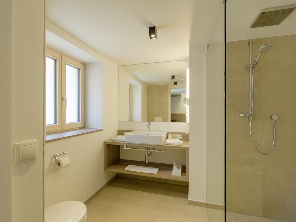 Quality Hosts Arlberg - Hotel Goldenes Kreuz B&B Sankt Anton am Arlberg Room photo
