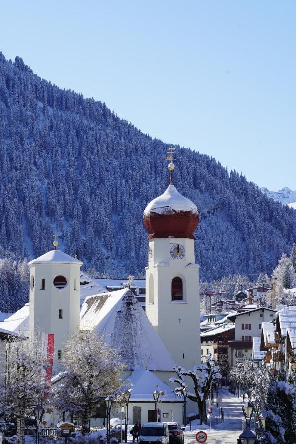 Quality Hosts Arlberg - Hotel Goldenes Kreuz B&B Sankt Anton am Arlberg Exterior photo